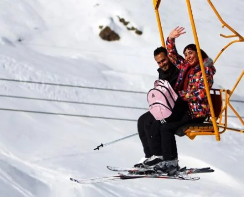 160126104256 iran ski woman waving exlarge 169 495x400 1
